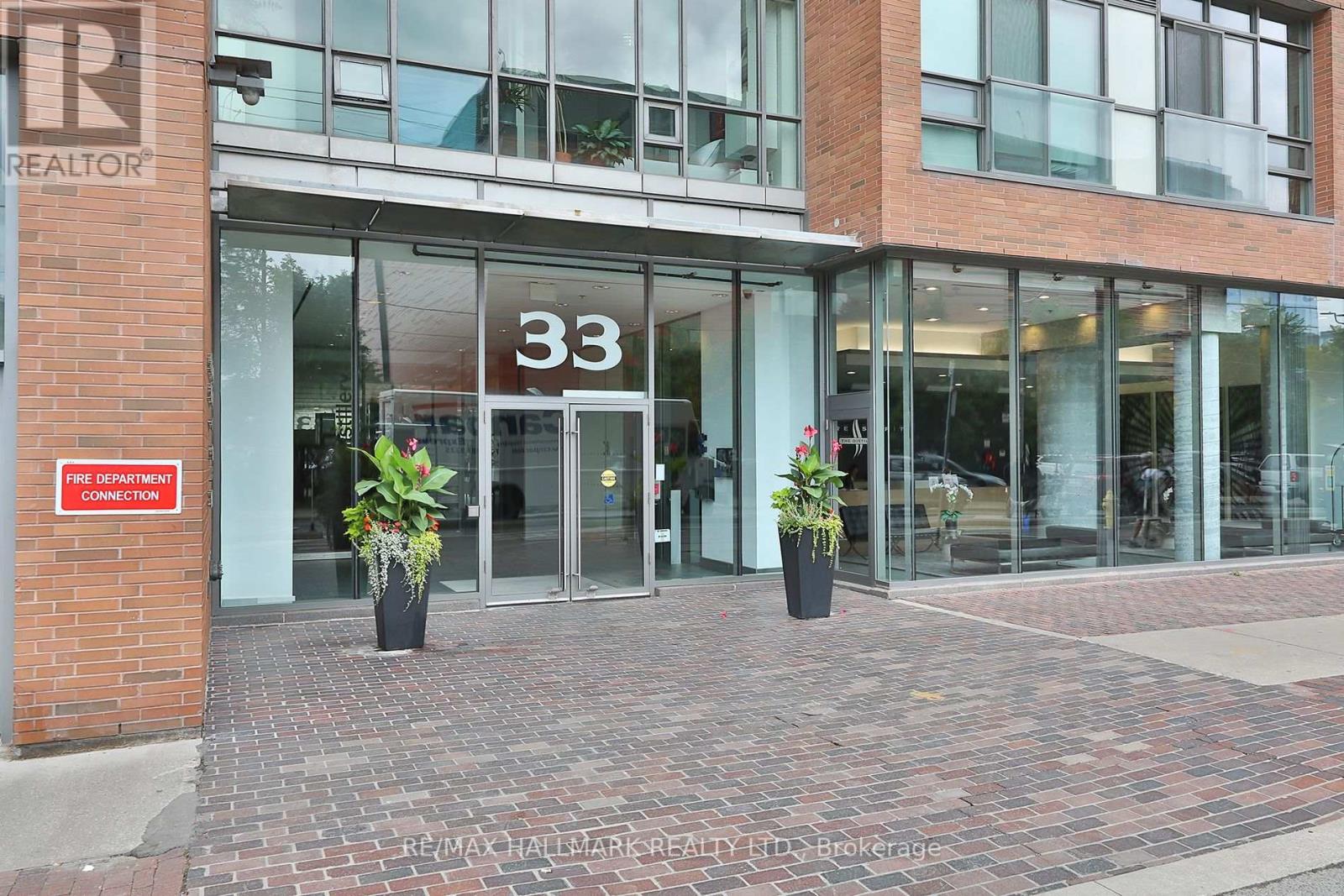 817 - 33 MILL STREET, Toronto, Ontario