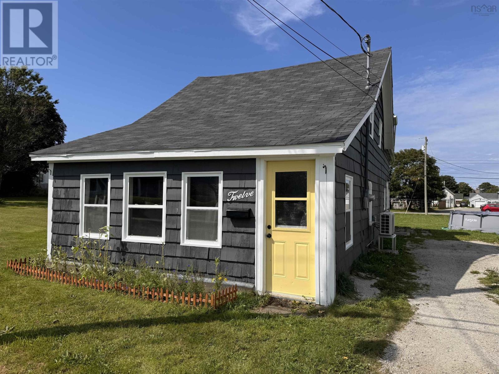 12 Church Street, Yarmouth, Nova Scotia  B5A 3Z1 - Photo 1 - 202523017