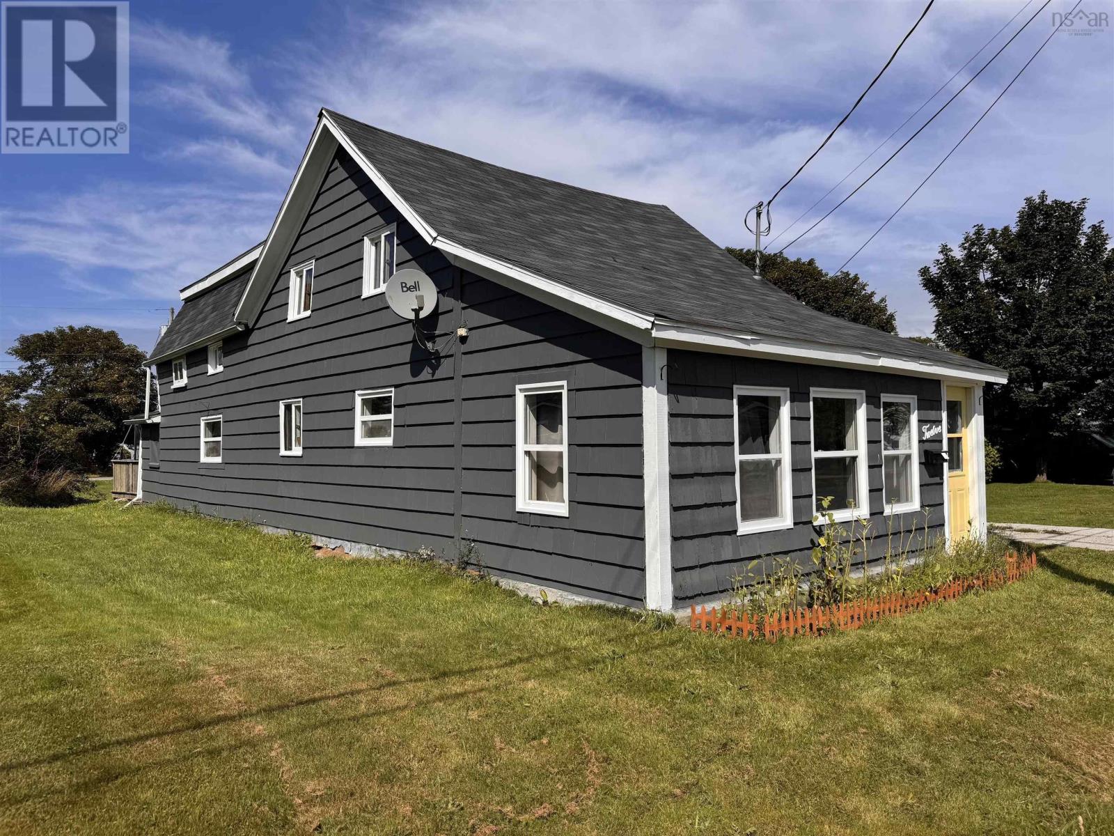 12 Church Street, Yarmouth, Nova Scotia  B5A 3Z1 - Photo 2 - 202523017
