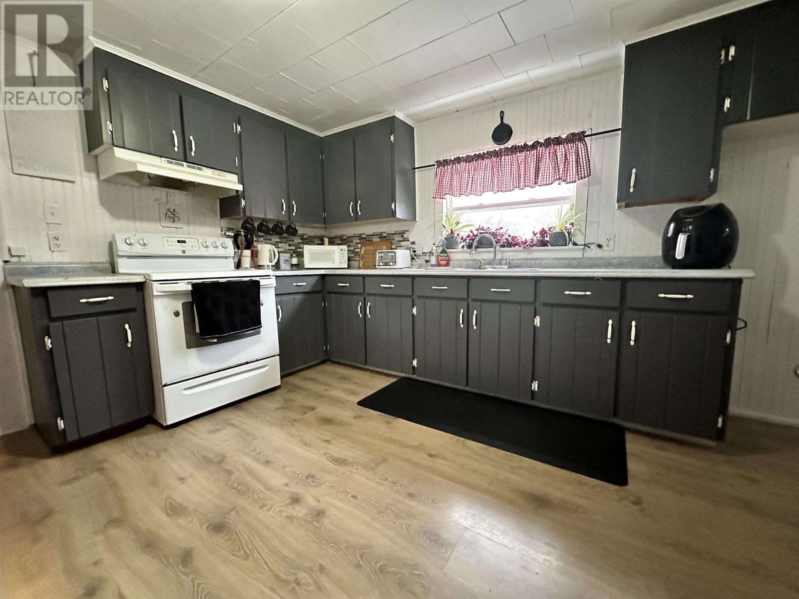 12 Church Street, Yarmouth, Nova Scotia  B5A 3Z1 - Photo 7 - 202523017