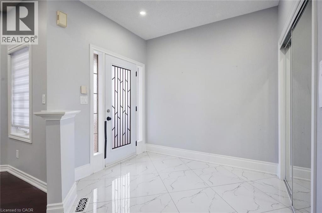 12 Larkdale Terrace, Brampton, Ontario  L6R 1W5 - Photo 4 - 40754810