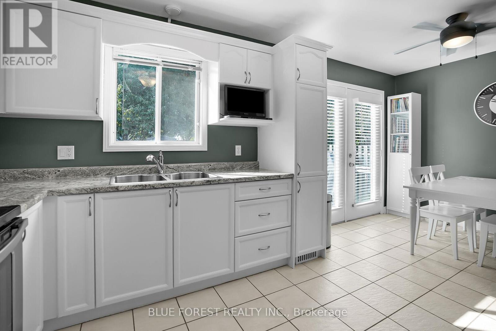 14 Daybreak Drive, London East, Ontario  N5V 4V7 - Photo 10 - X12396577
