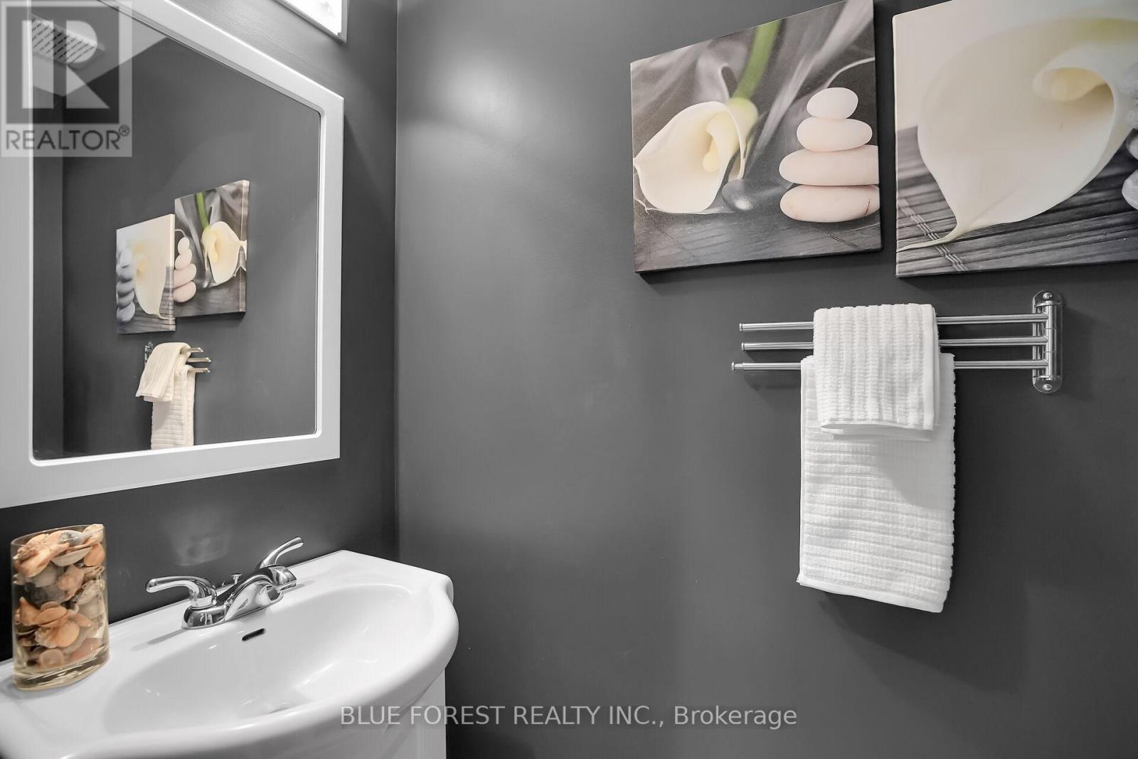14 Daybreak Drive, London East, Ontario  N5V 4V7 - Photo 12 - X12396577