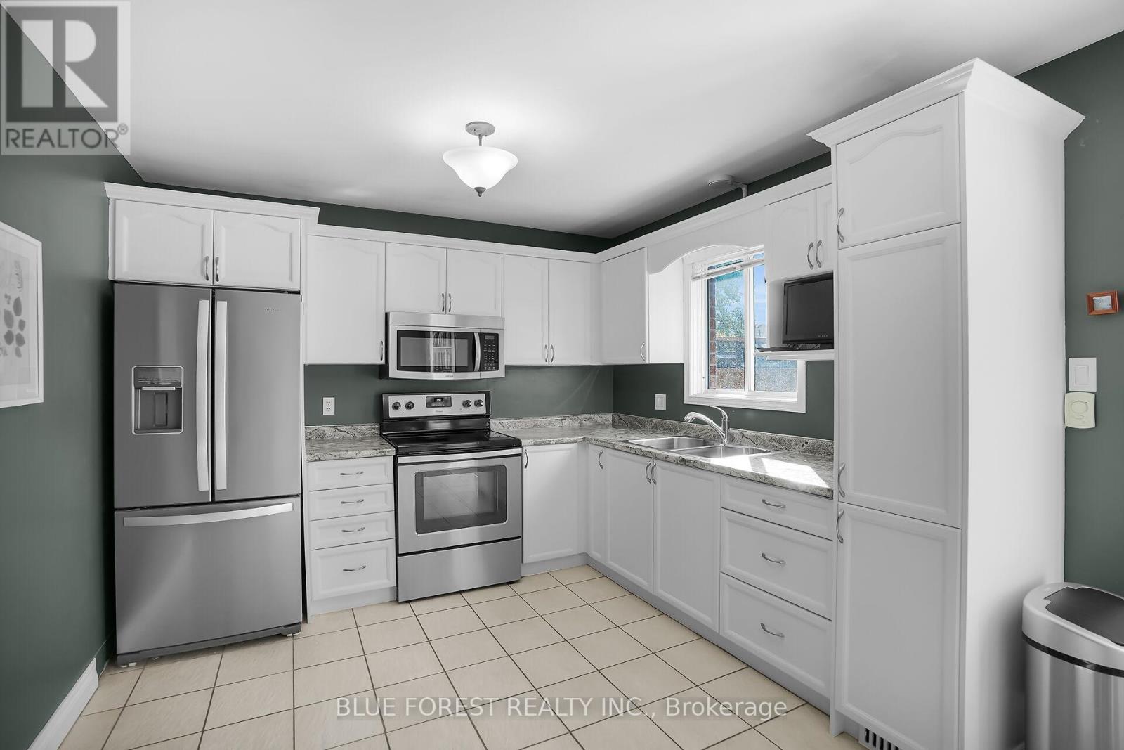 14 Daybreak Drive, London East, Ontario  N5V 4V7 - Photo 8 - X12396577