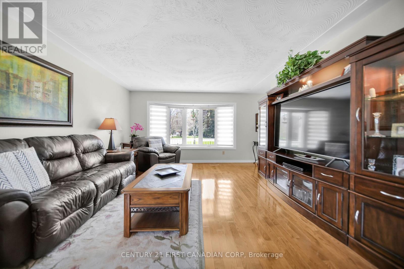 10016 Graham Road, West Elgin, Ontario  N0L 2P0 - Photo 6 - X12396610