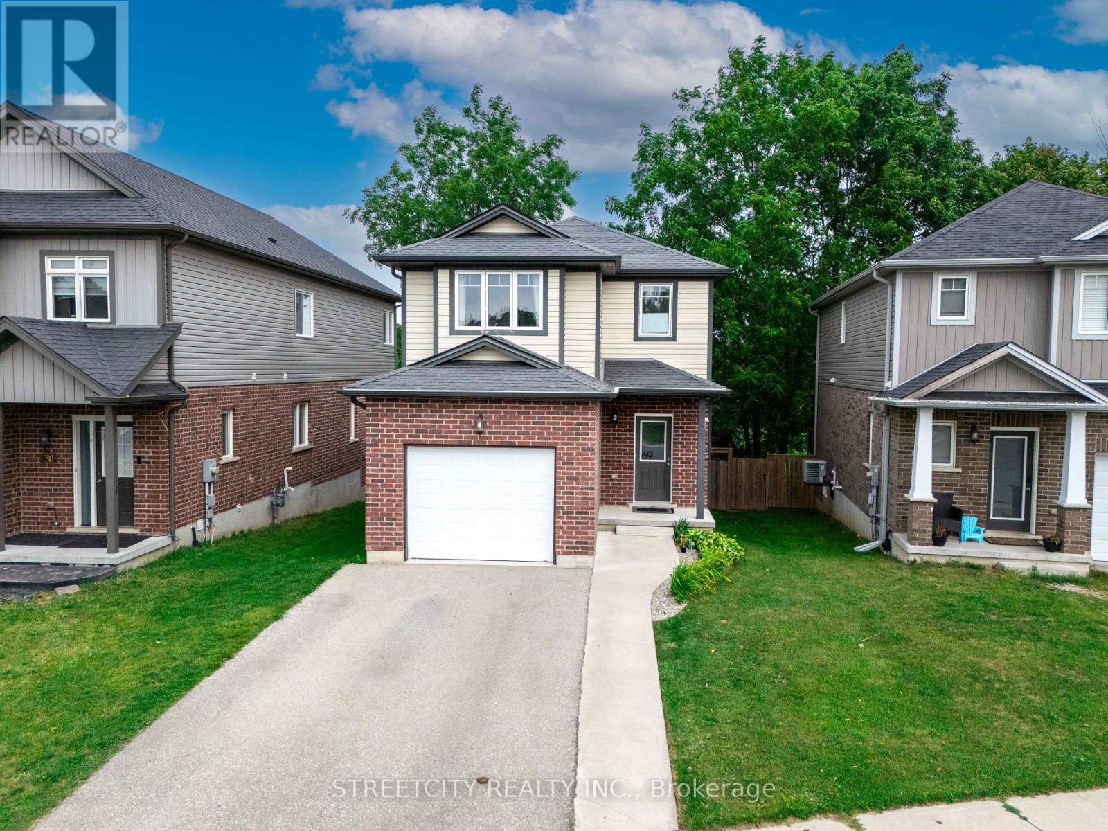 69 Yvonne Crescent, London South, Ontario  N5Z 0A5 - Photo 2 - X12396639