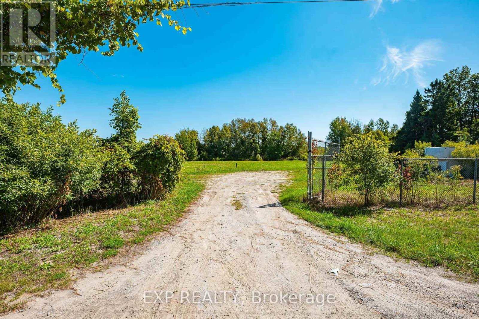 26839 Civic Centre Road, Georgina, Ontario  L4P 3E9 - Photo 10 - N12396371