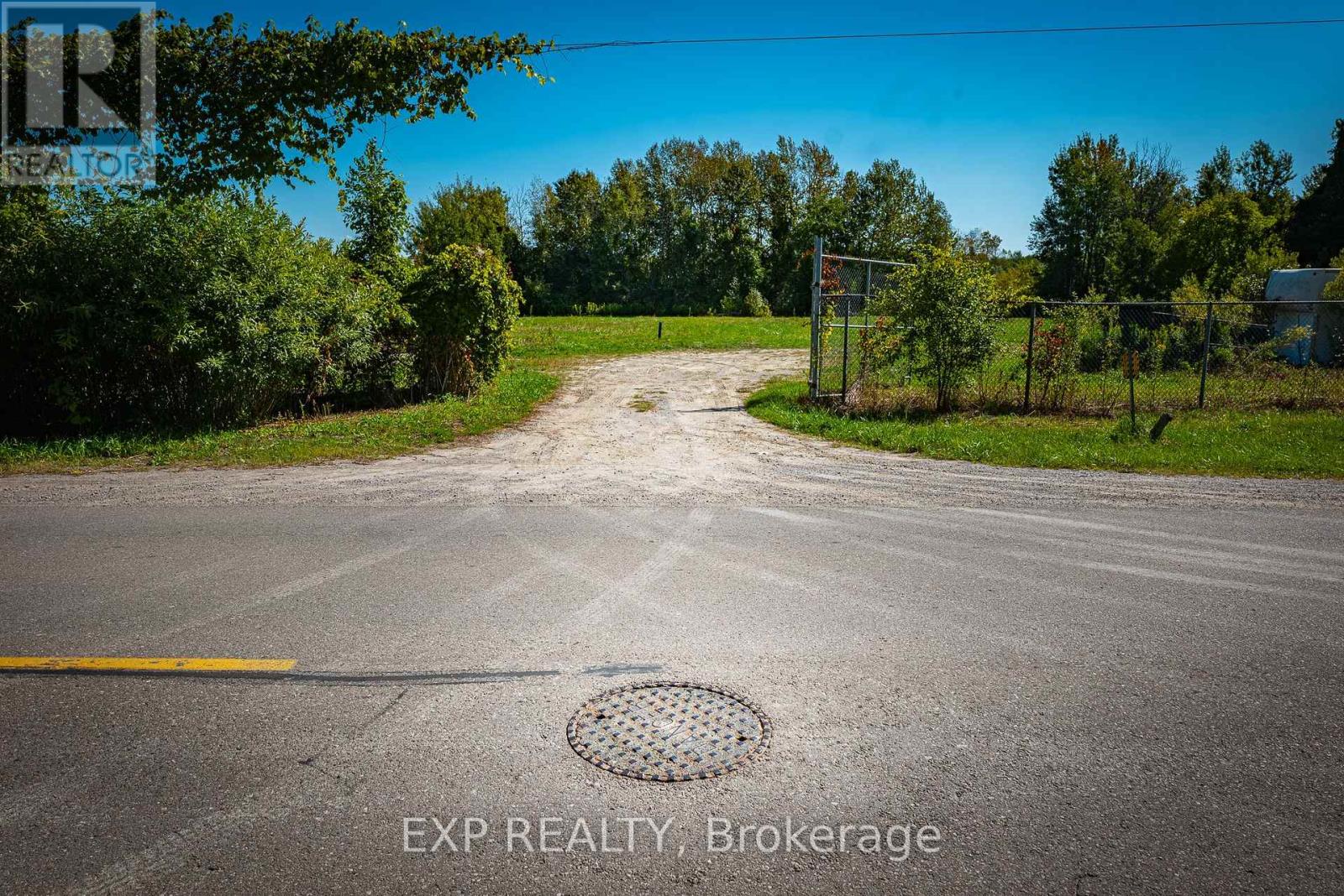 26839 Civic Centre Road, Georgina, Ontario  L4P 3E9 - Photo 11 - N12396371