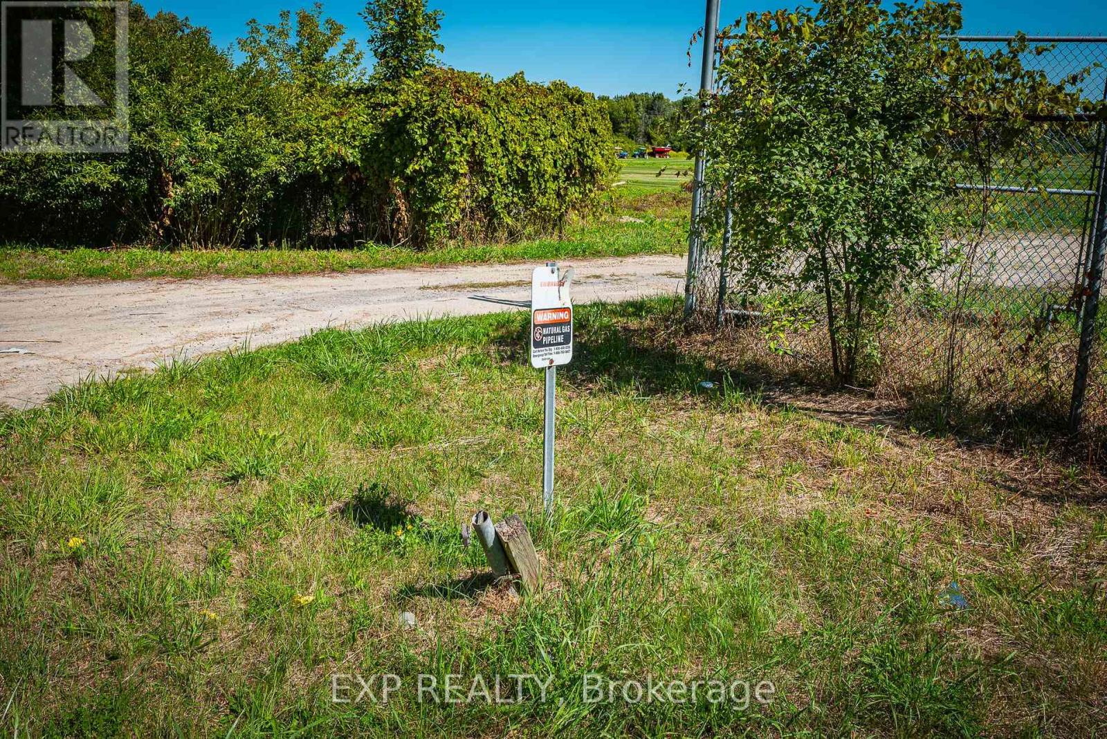 26839 Civic Centre Road, Georgina, Ontario  L4P 3E9 - Photo 12 - N12396371