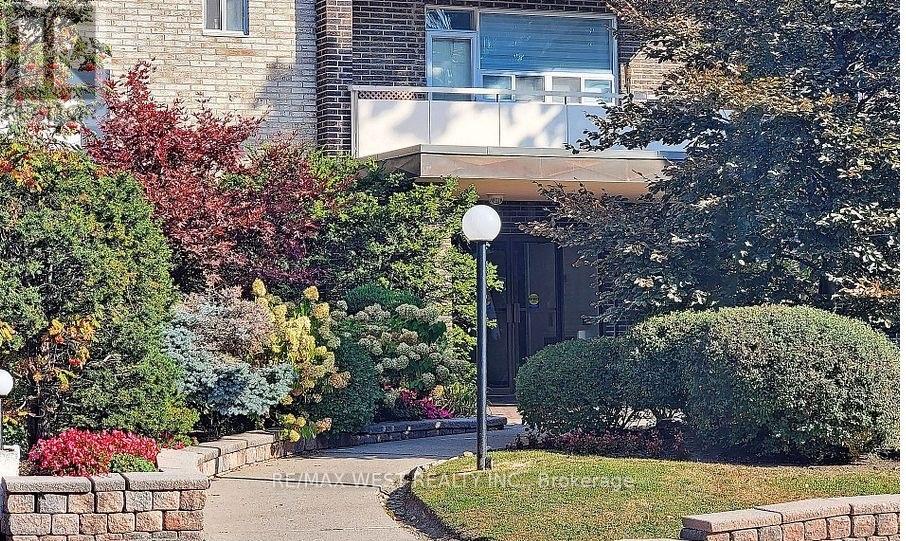 507 - 67 Richmond Street, Richmond Hill, Ontario  L4C 3Y3 - Photo 1 - N12396402
