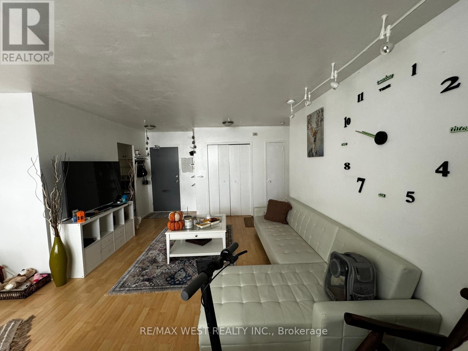 507 - 67 Richmond Street, Richmond Hill, Ontario  L4C 3Y3 - Photo 4 - N12396402