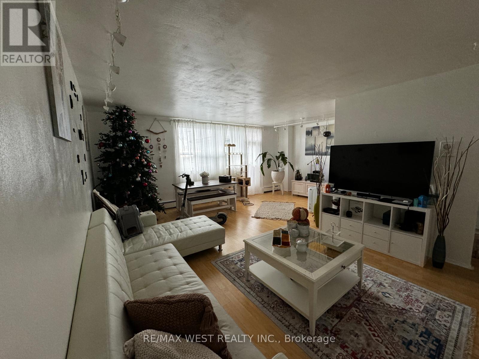 507 - 67 Richmond Street, Richmond Hill, Ontario  L4C 3Y3 - Photo 6 - N12396402