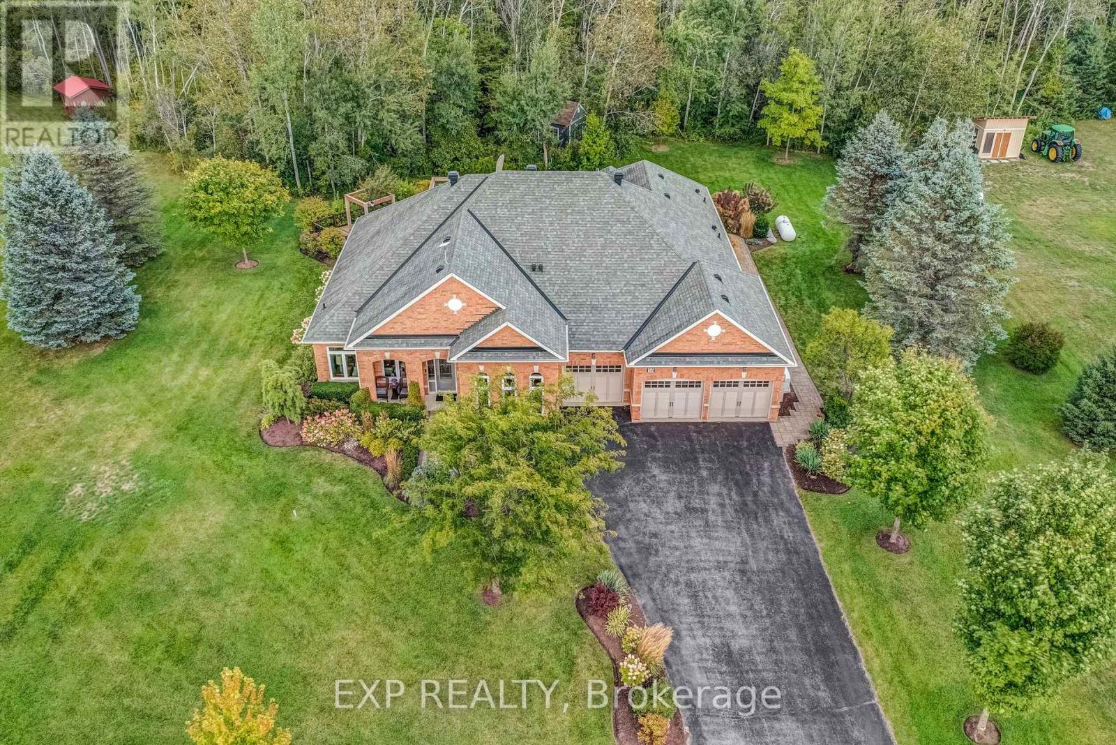 56 Manor Ridge Trail, East Gwillimbury, Ontario  L0G 1M0 - Photo 1 - N12396404