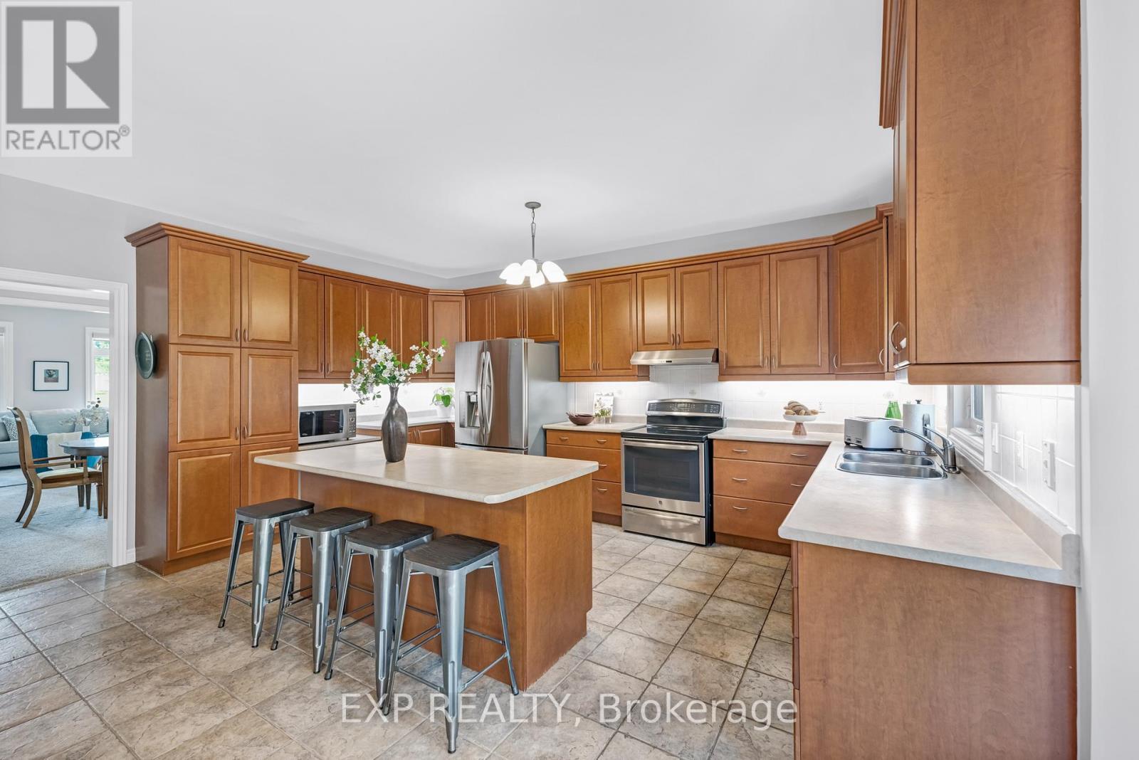 56 Manor Ridge Trail, East Gwillimbury, Ontario  L0G 1M0 - Photo 14 - N12396404