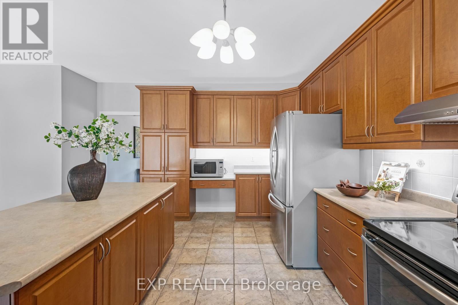56 Manor Ridge Trail, East Gwillimbury, Ontario  L0G 1M0 - Photo 16 - N12396404