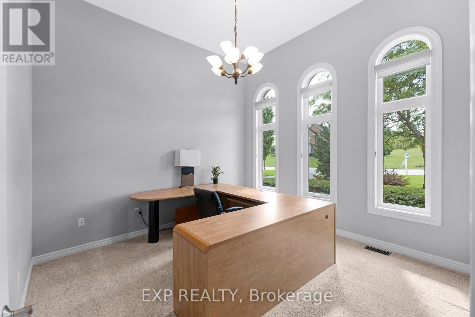 56 Manor Ridge Trail, East Gwillimbury, Ontario  L0G 1M0 - Photo 18 - N12396404