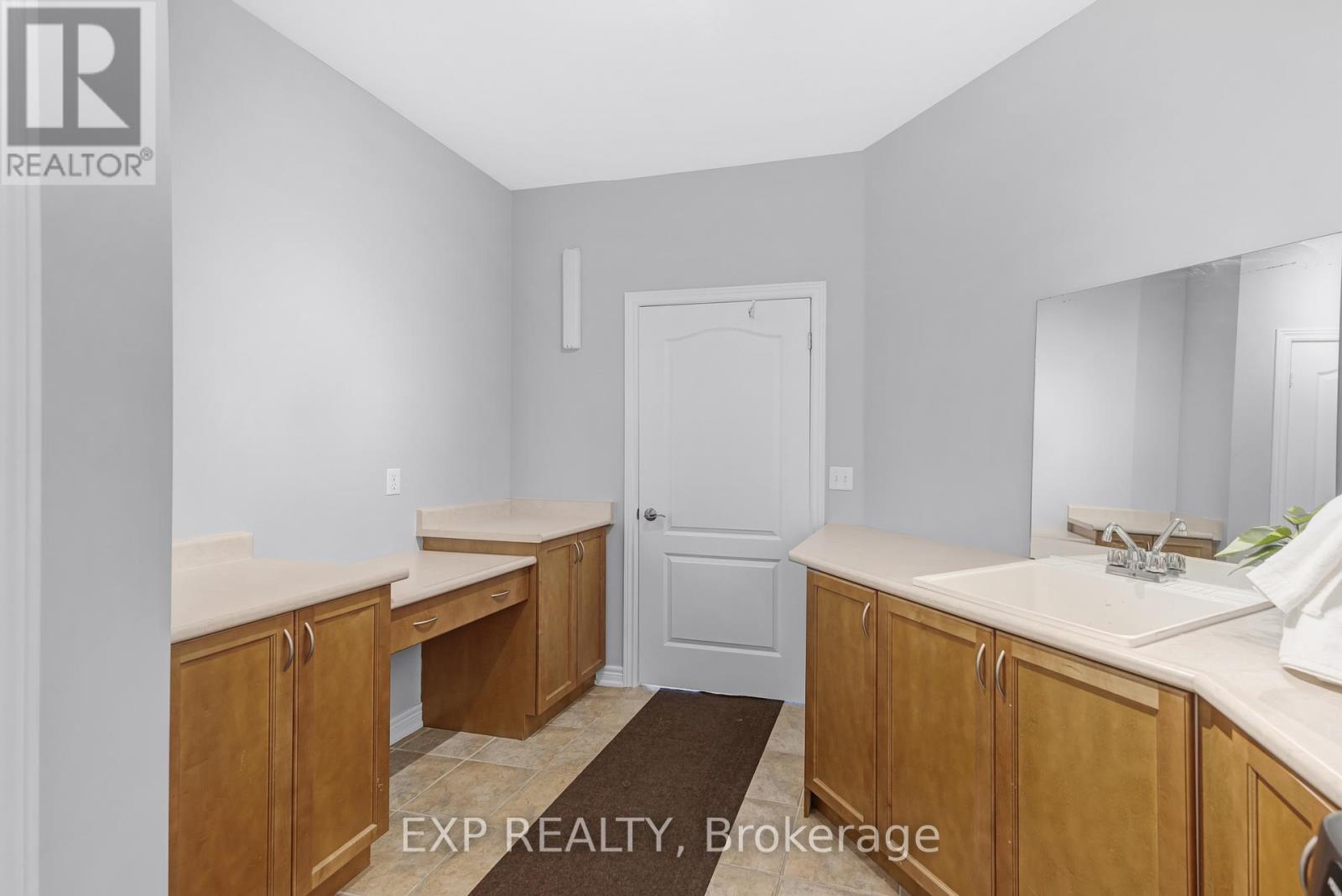 56 Manor Ridge Trail, East Gwillimbury, Ontario  L0G 1M0 - Photo 21 - N12396404