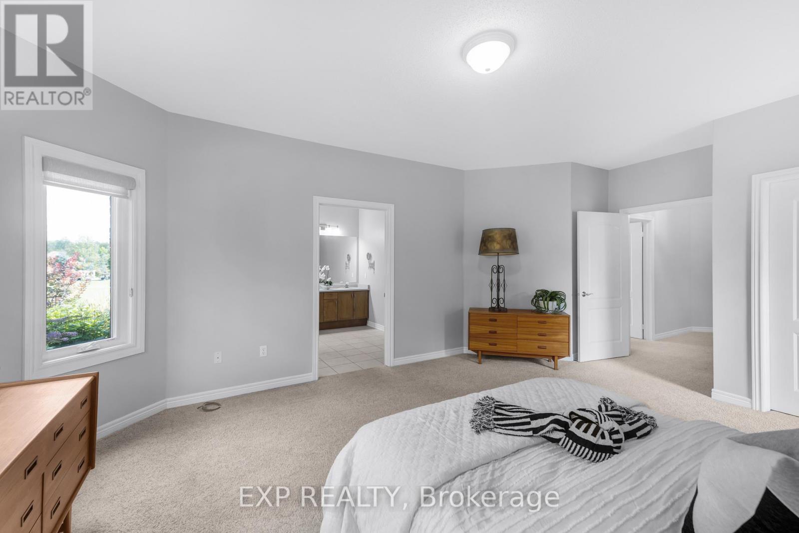 56 Manor Ridge Trail, East Gwillimbury, Ontario  L0G 1M0 - Photo 23 - N12396404