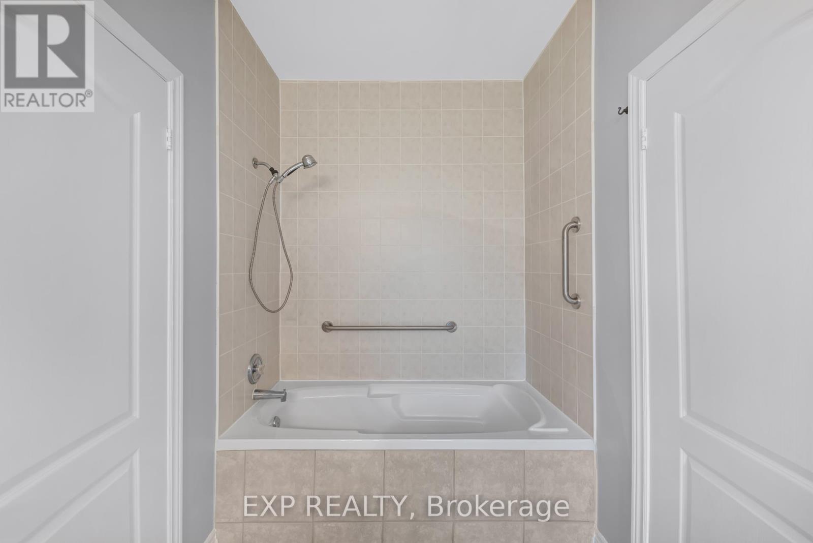 56 Manor Ridge Trail, East Gwillimbury, Ontario  L0G 1M0 - Photo 30 - N12396404