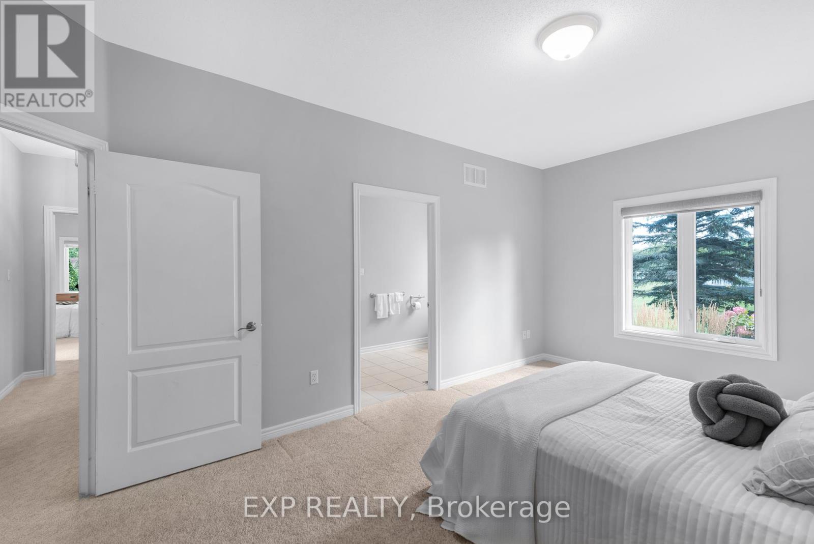 56 Manor Ridge Trail, East Gwillimbury, Ontario  L0G 1M0 - Photo 32 - N12396404