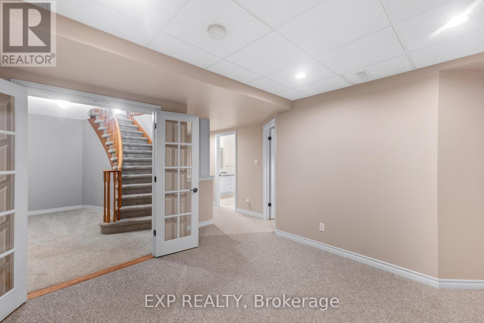 56 Manor Ridge Trail, East Gwillimbury, Ontario  L0G 1M0 - Photo 33 - N12396404