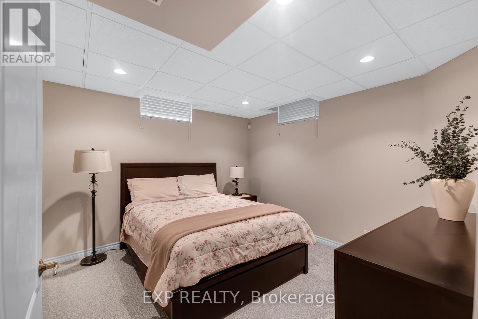 56 Manor Ridge Trail, East Gwillimbury, Ontario  L0G 1M0 - Photo 34 - N12396404