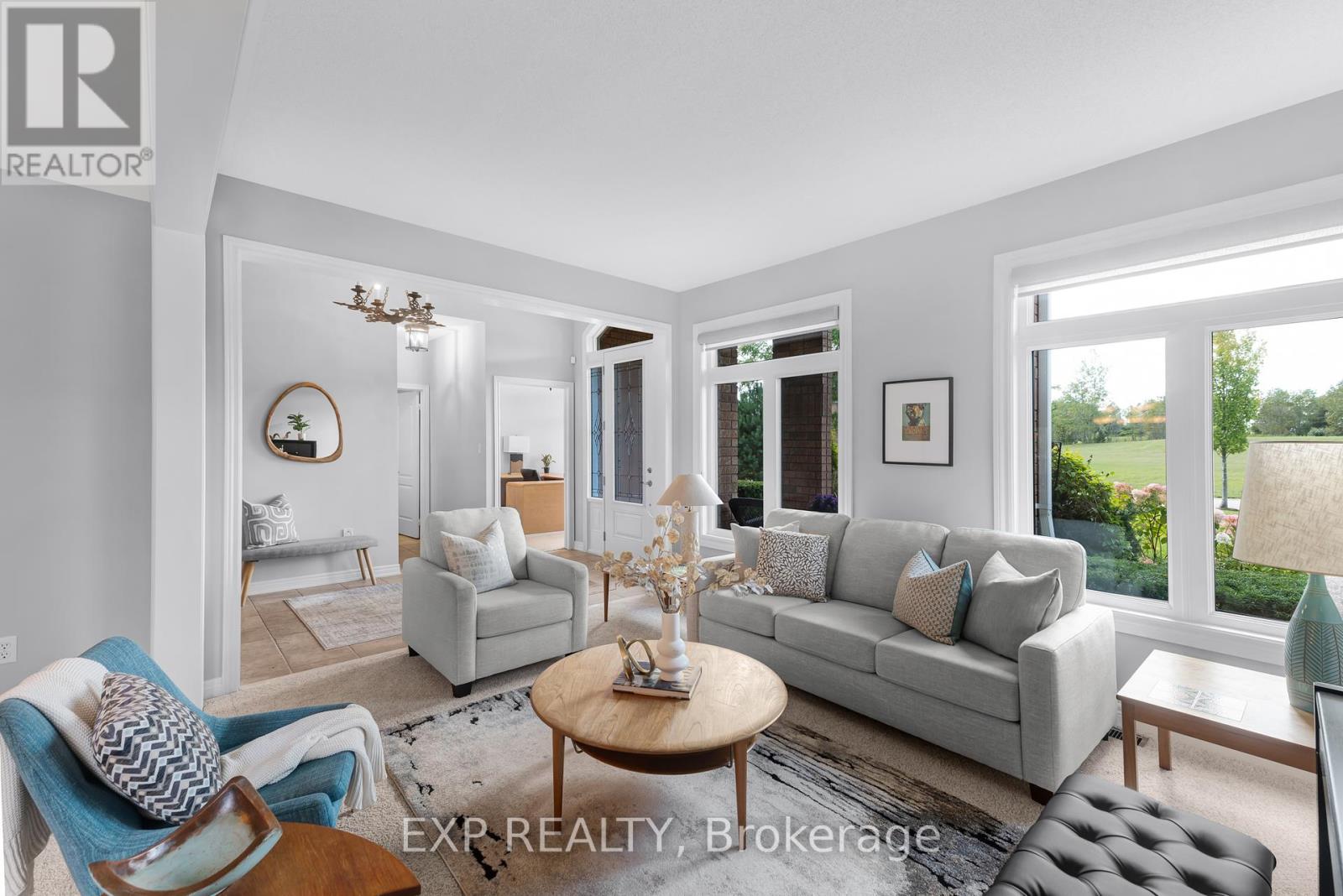 56 Manor Ridge Trail, East Gwillimbury, Ontario  L0G 1M0 - Photo 7 - N12396404