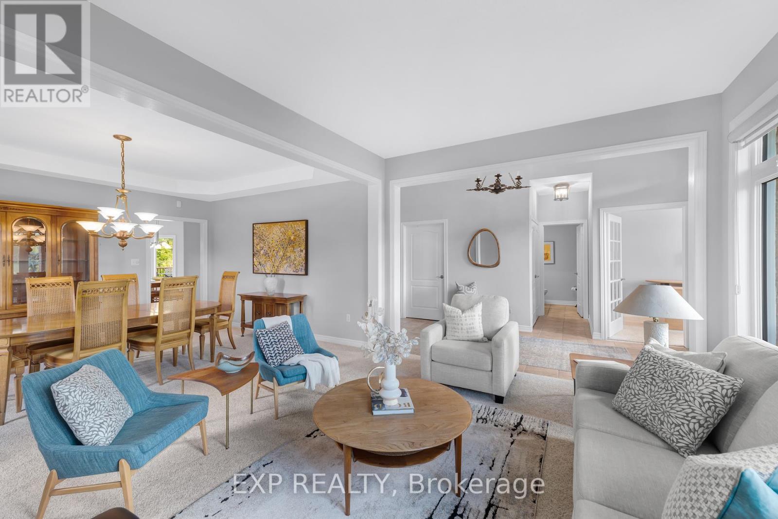 56 Manor Ridge Trail, East Gwillimbury, Ontario  L0G 1M0 - Photo 8 - N12396404