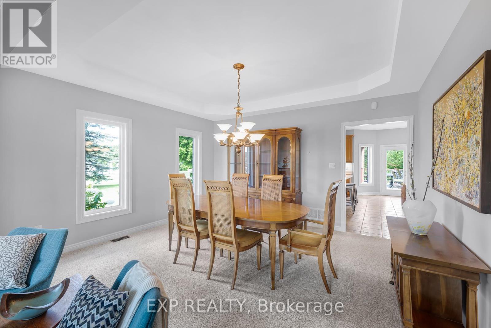 56 Manor Ridge Trail, East Gwillimbury, Ontario  L0G 1M0 - Photo 9 - N12396404