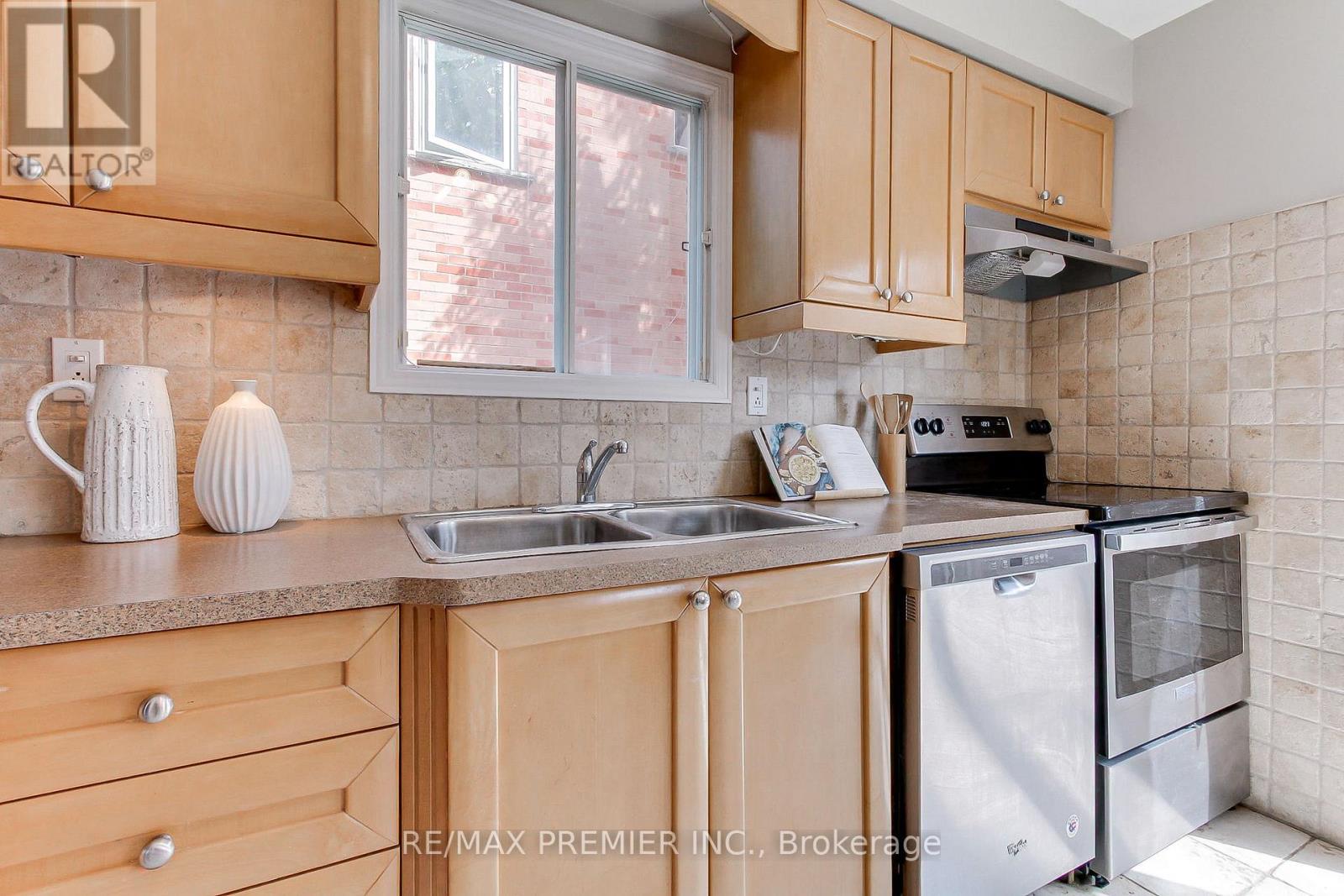 90 Covent Crescent, Aurora, Ontario  L4G 6R1 - Photo 17 - N12396442