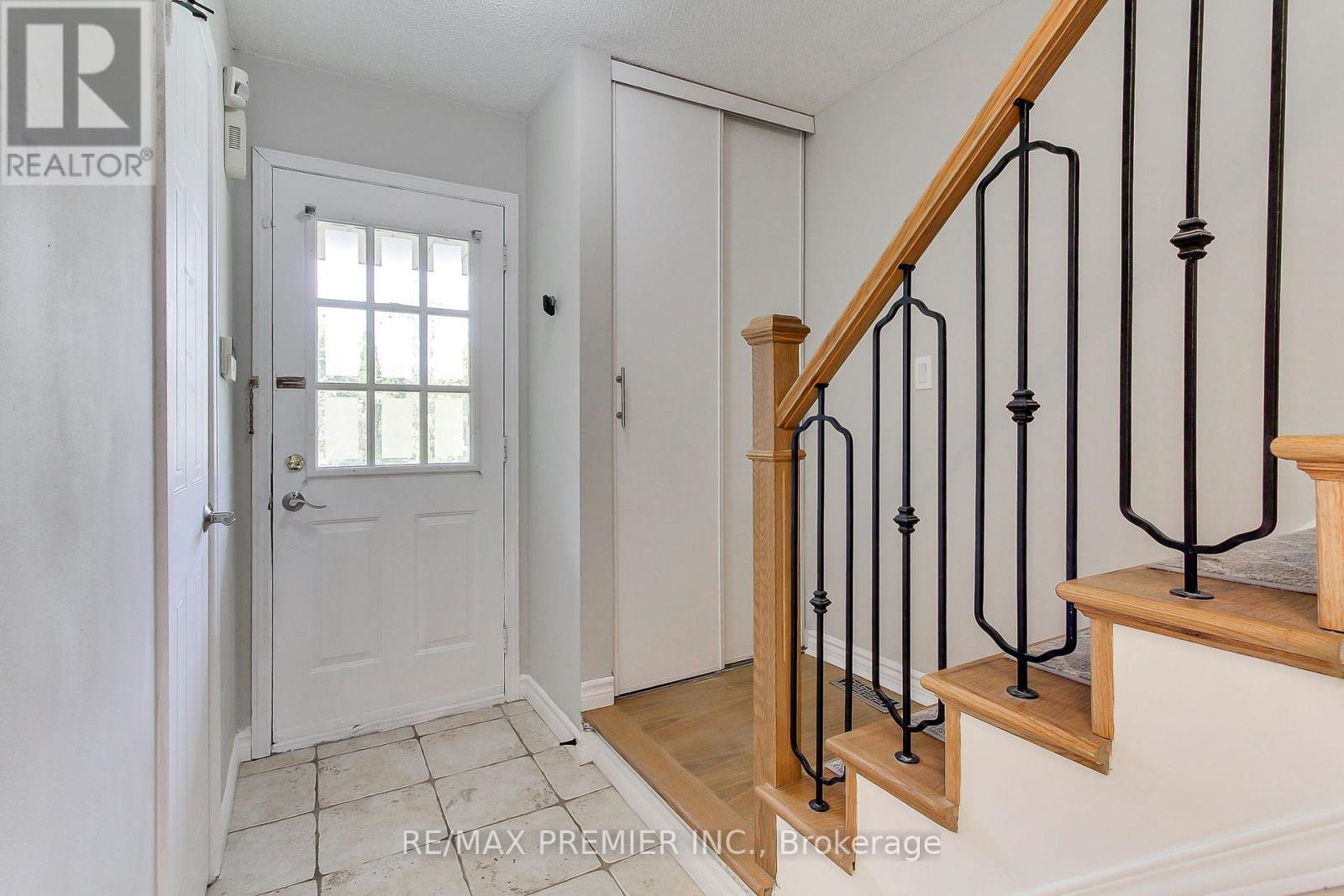 90 Covent Crescent, Aurora, Ontario  L4G 6R1 - Photo 5 - N12396442