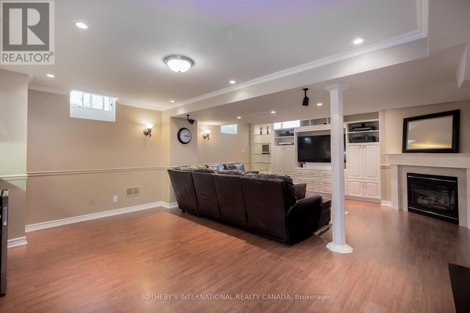 16 Saint Clare Boulevard, Vaughan (Vellore Village), Ontario  L4H 2A2 - Photo 28 - N12396455