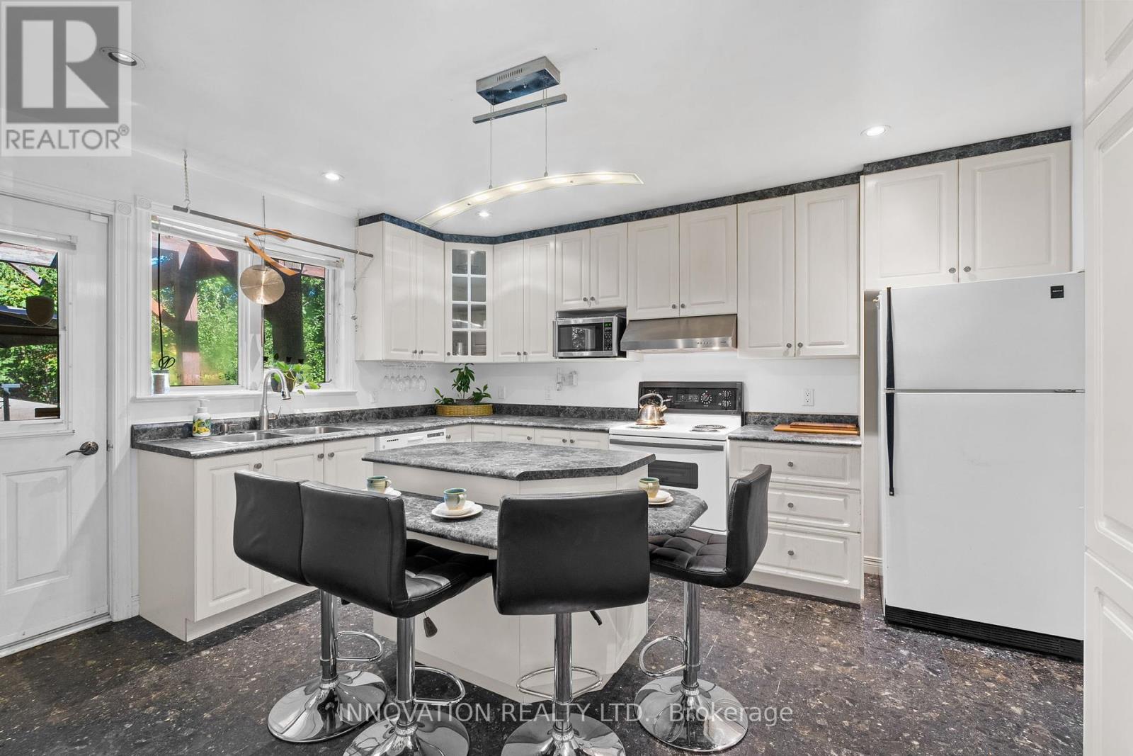 2931 Ahearn Avenue, Ottawa, Ontario K2B 7A2 - Photo 8 - X12396466