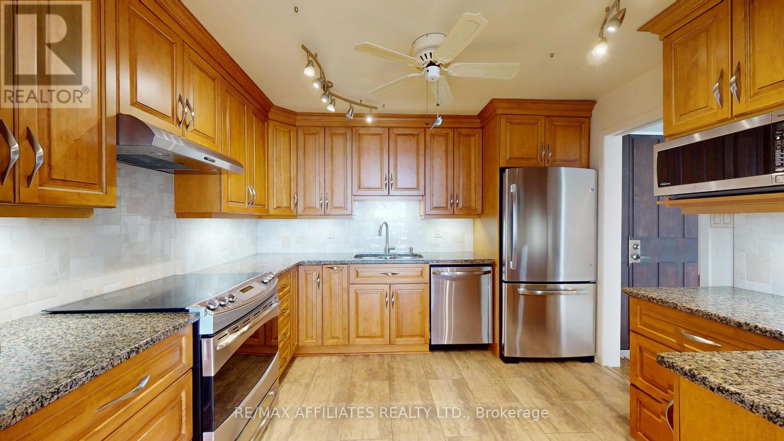 802 - 55 Water Street E, Brockville, Ontario  K6V 1A3 - Photo 6 - X12396530