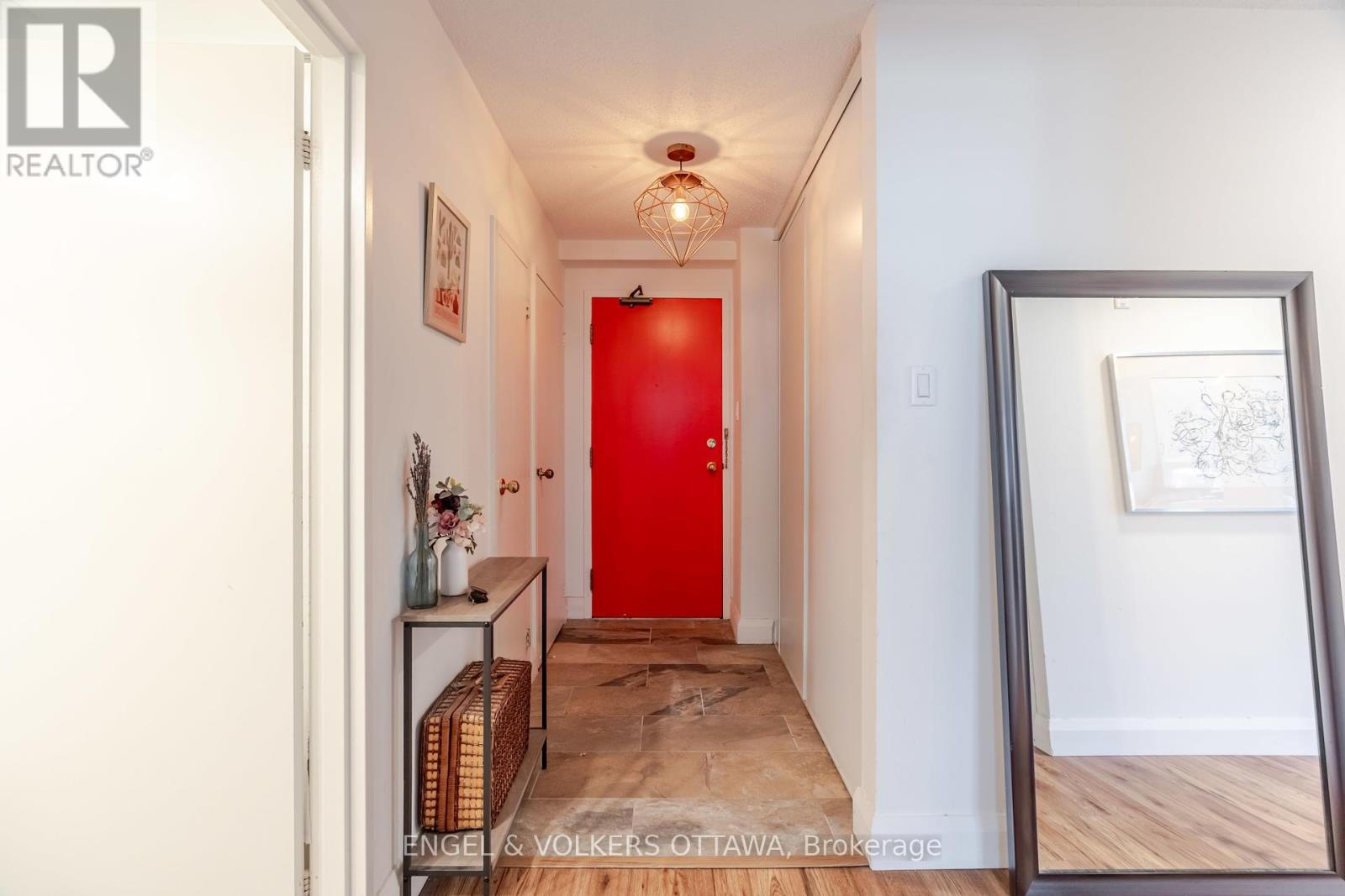 401 - 110 Forward Avenue, Ottawa, Ontario  K1Y 4S9 - Photo 4 - X12396648