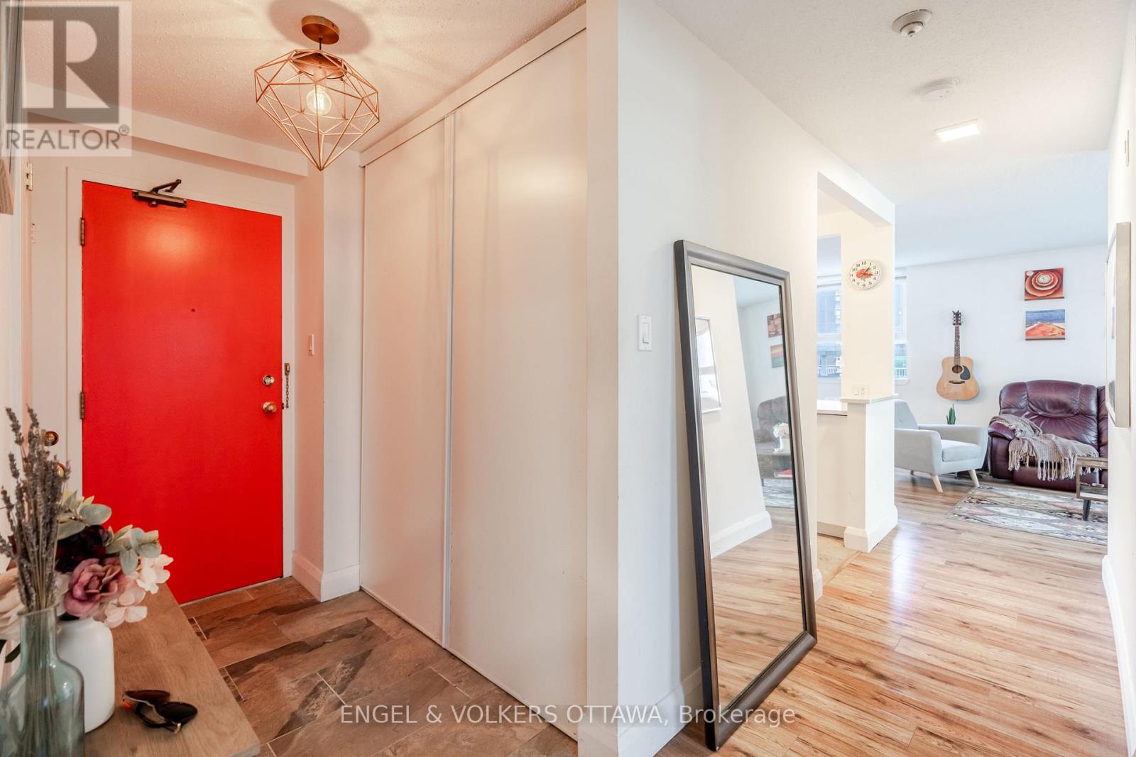 401 - 110 Forward Avenue, Ottawa, Ontario  K1Y 4S9 - Photo 5 - X12396648