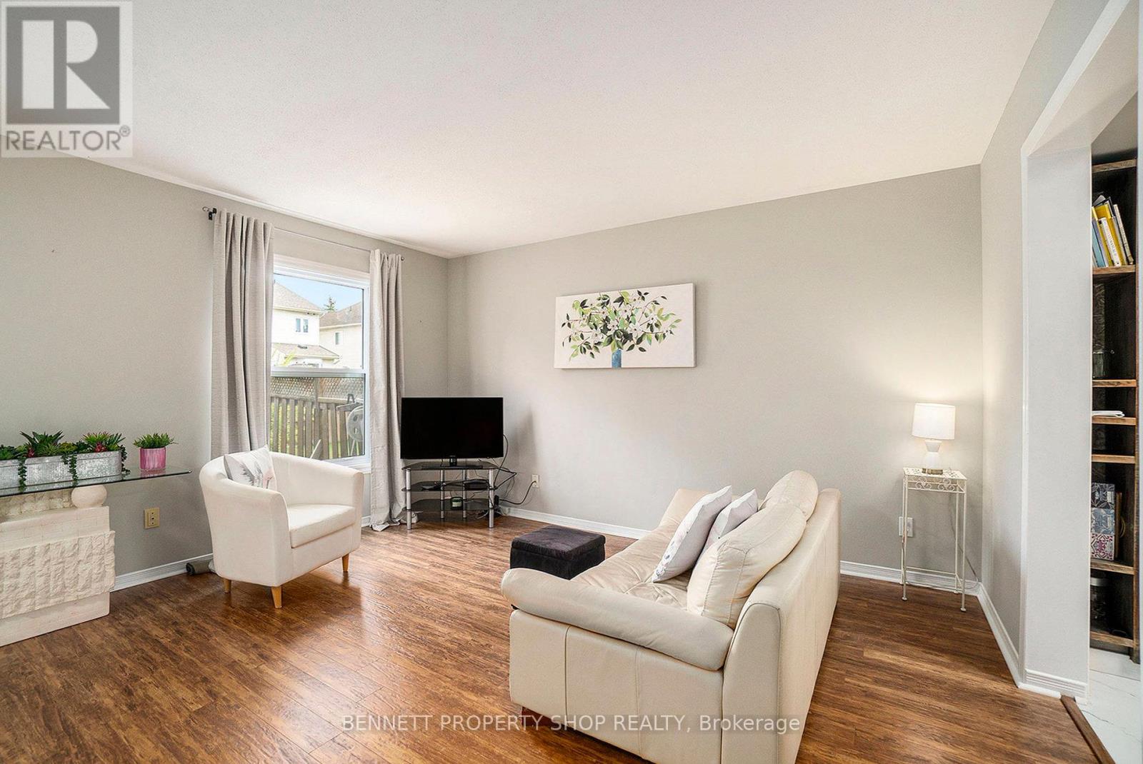 43 Roblyn Way, Ottawa, Ontario  K2G 5Z5 - Photo 10 - X12396656