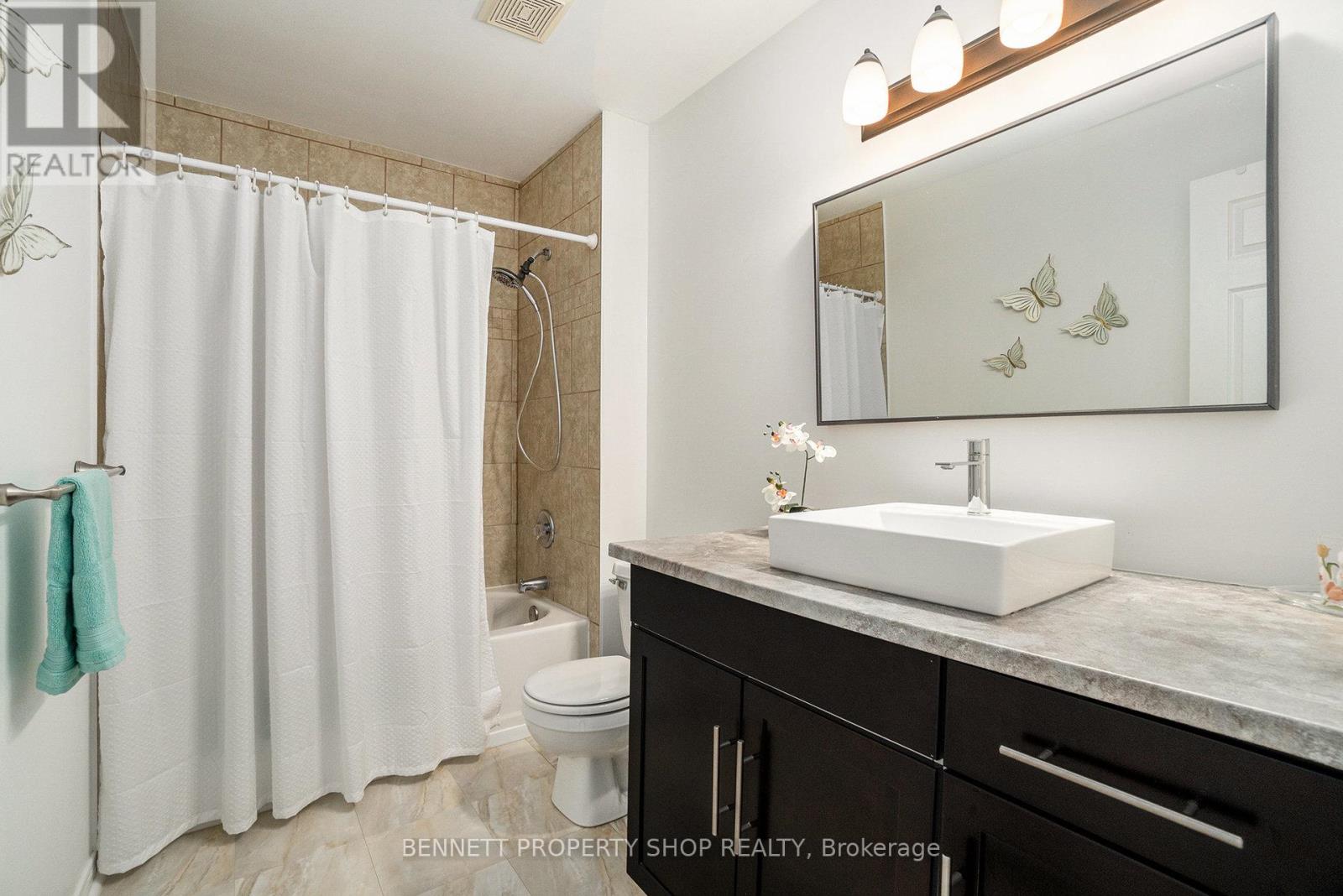 43 Roblyn Way, Ottawa, Ontario  K2G 5Z5 - Photo 14 - X12396656
