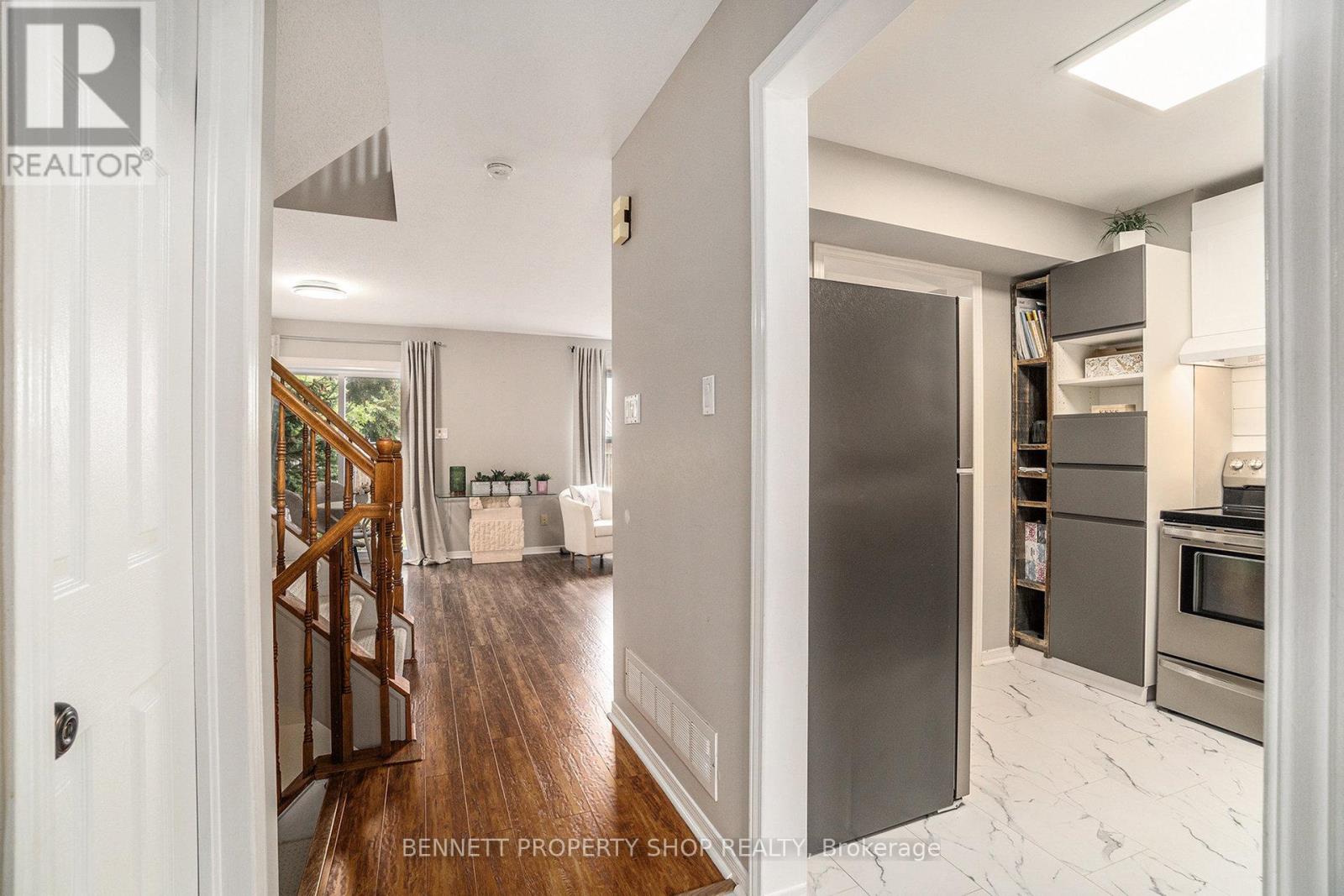 43 Roblyn Way, Ottawa, Ontario  K2G 5Z5 - Photo 3 - X12396656