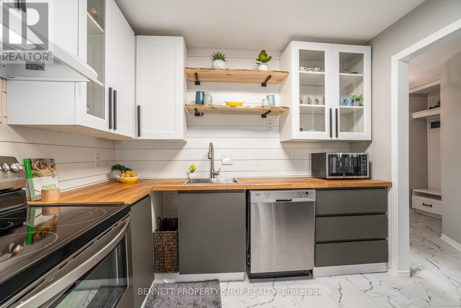 43 Roblyn Way, Ottawa, Ontario  K2G 5Z5 - Photo 6 - X12396656