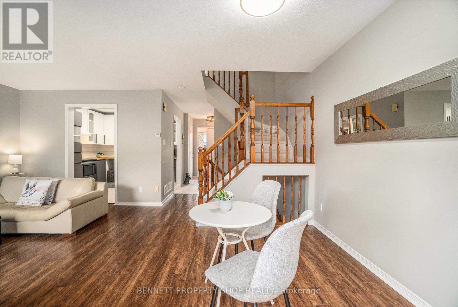 43 Roblyn Way, Ottawa, Ontario  K2G 5Z5 - Photo 7 - X12396656