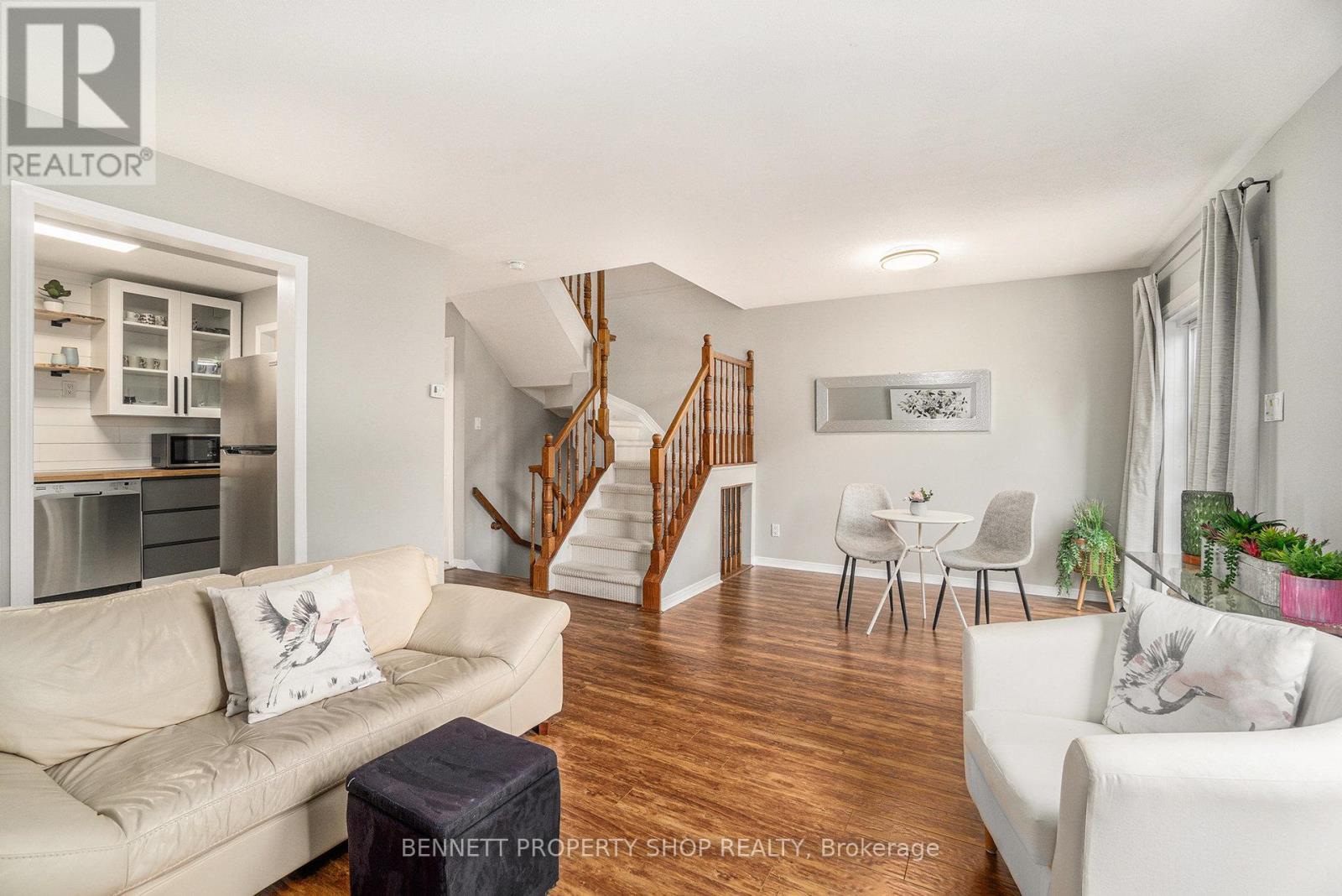 43 Roblyn Way, Ottawa, Ontario  K2G 5Z5 - Photo 8 - X12396656