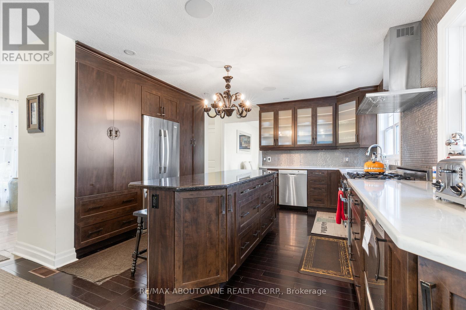 1073 North Service Road, Hamilton, Ontario  L8E 5E1 - Photo 11 - X12389605