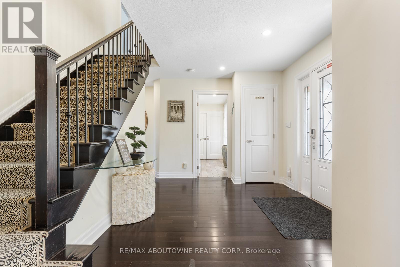 Property at 1073 NORTH SERVICE ROAD image 4