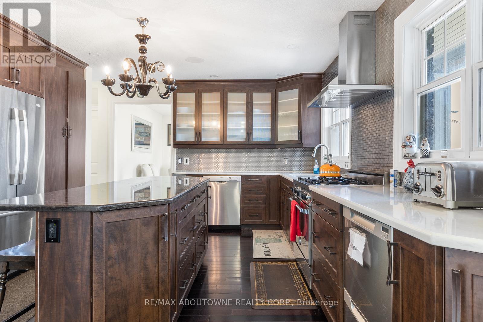 1073 North Service Road, Hamilton, Ontario  L8E 5E1 - Photo 12 - X12389605