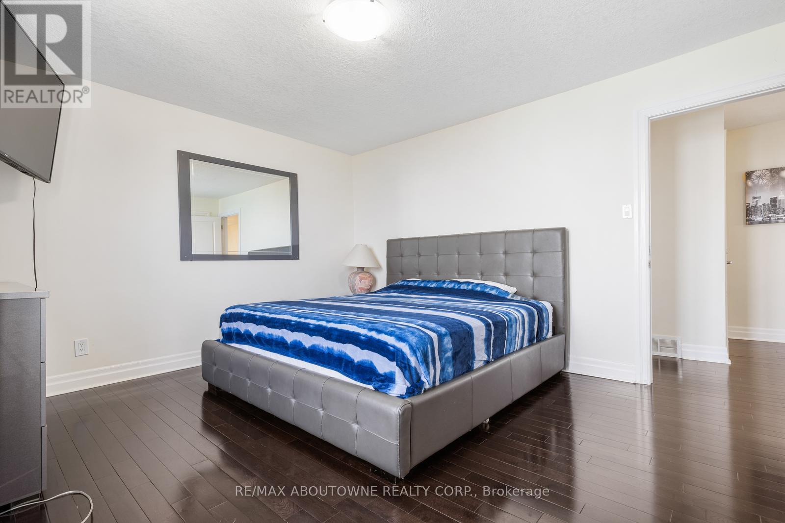 1073 North Service Road, Hamilton, Ontario  L8E 5E1 - Photo 25 - X12389605