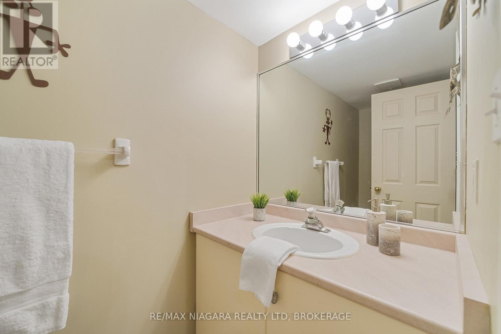 41 - 15 Lakeside Drive, St. Catharines, Ontario  L2M 1P3 - Photo 13 - X12396634