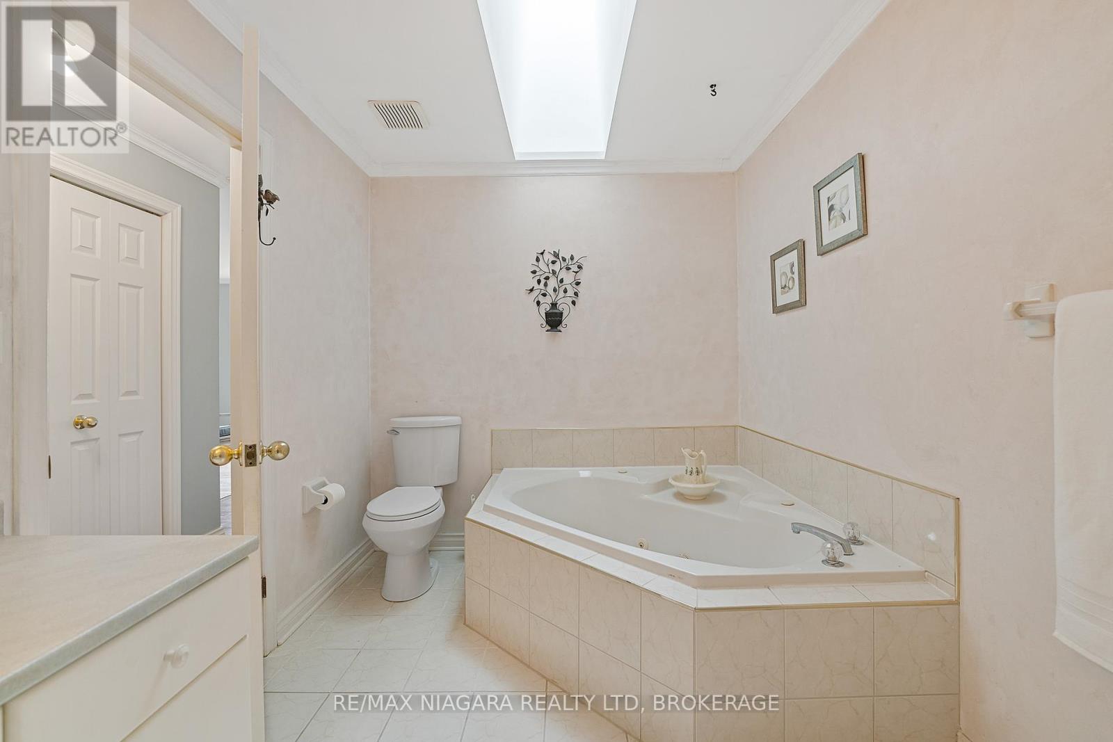 41 - 15 Lakeside Drive, St. Catharines, Ontario  L2M 1P3 - Photo 18 - X12396634
