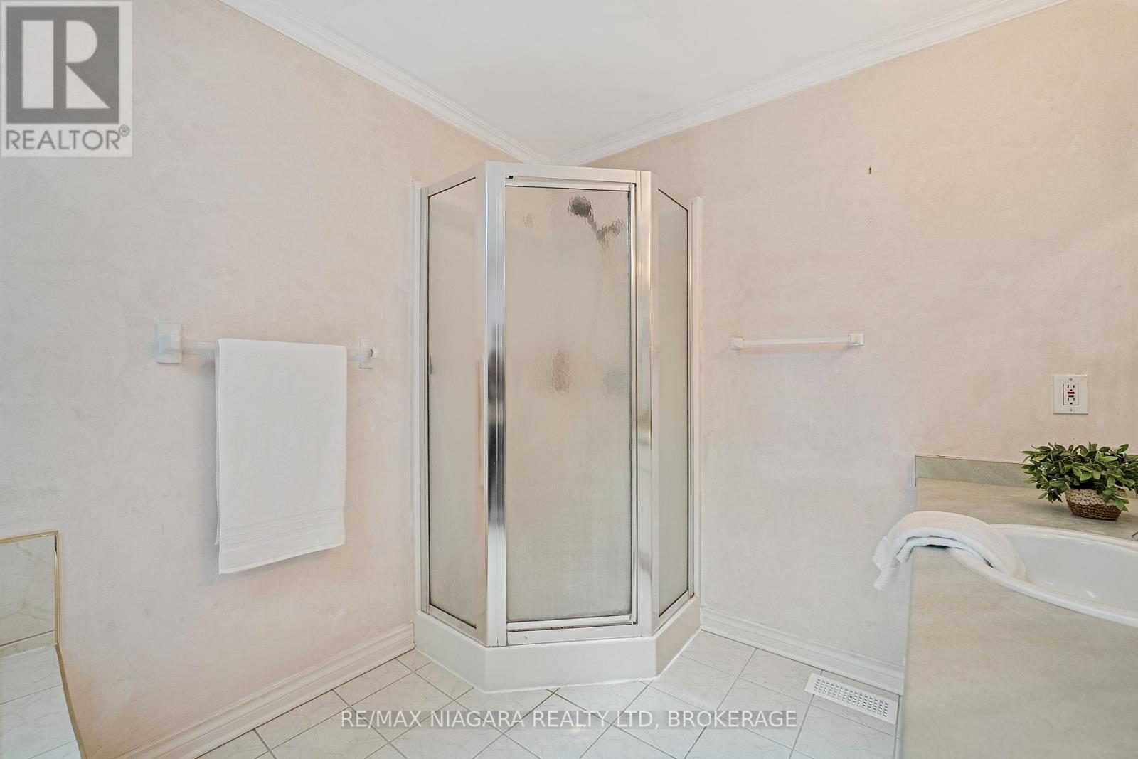 41 - 15 Lakeside Drive, St. Catharines, Ontario  L2M 1P3 - Photo 19 - X12396634