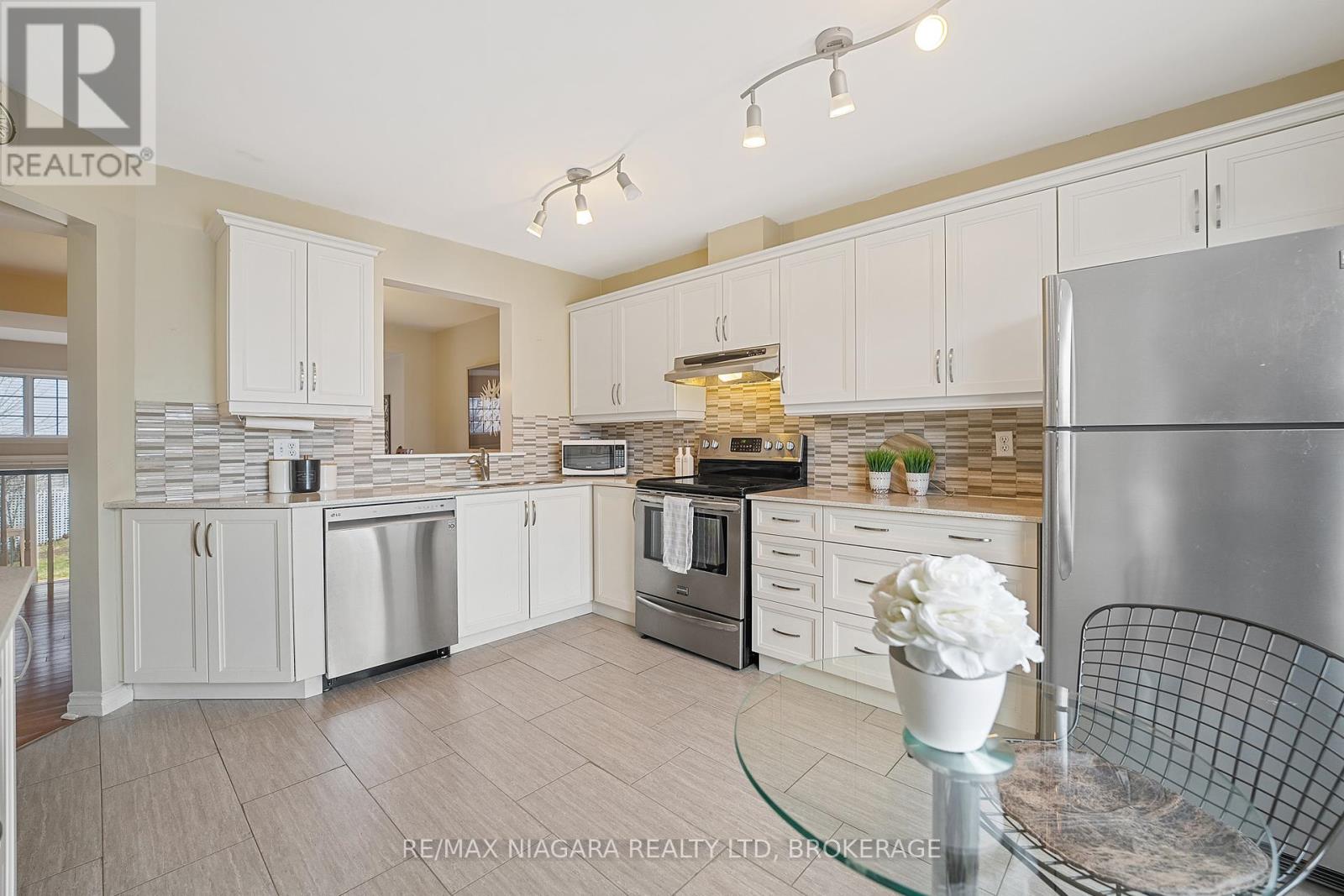 41 - 15 Lakeside Drive, St. Catharines, Ontario  L2M 1P3 - Photo 9 - X12396634